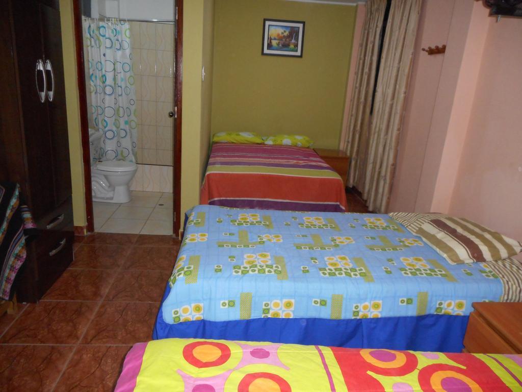 Hostal Geminis San Juan Bautista الغرفة الصورة