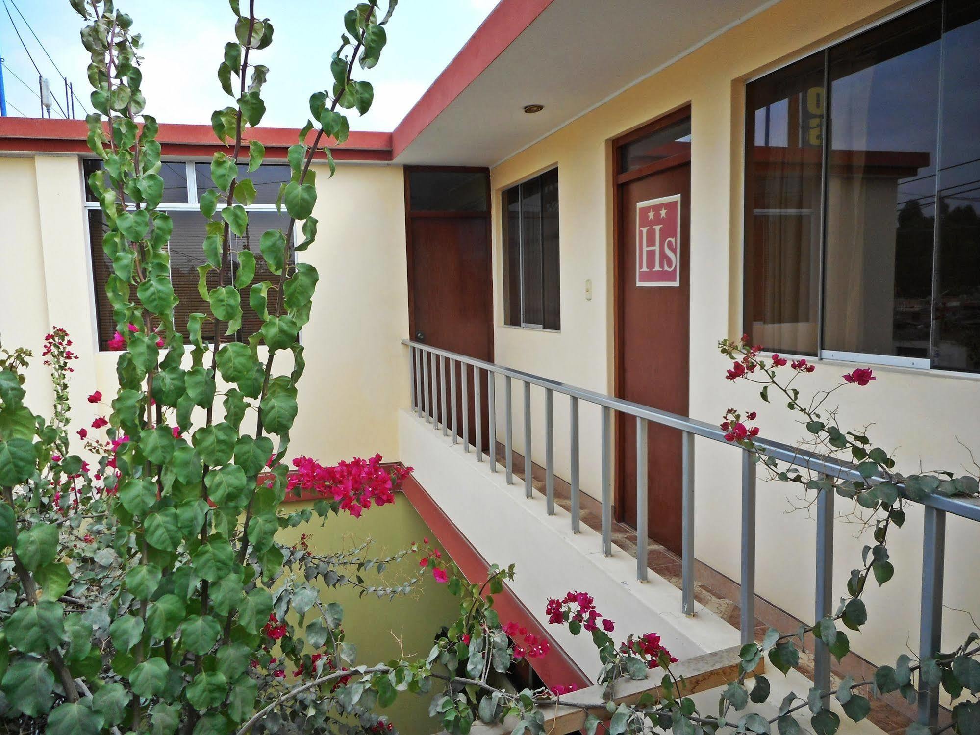 Hostal Geminis San Juan Bautista المظهر الخارجي الصورة